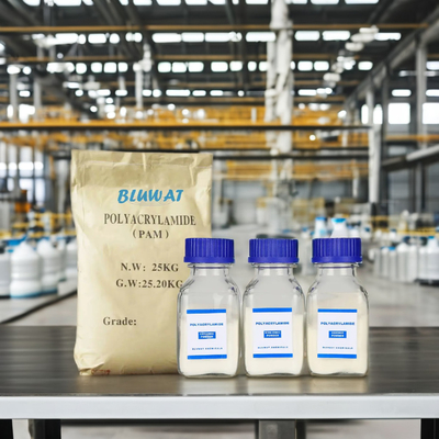 Trattamento delle acque reflue nel sud-est asiatico Blufloc Polyacrylamide Powder APAM/CPAM Flocculant per l'industria tessile e dello zucchero dell'olio di palma